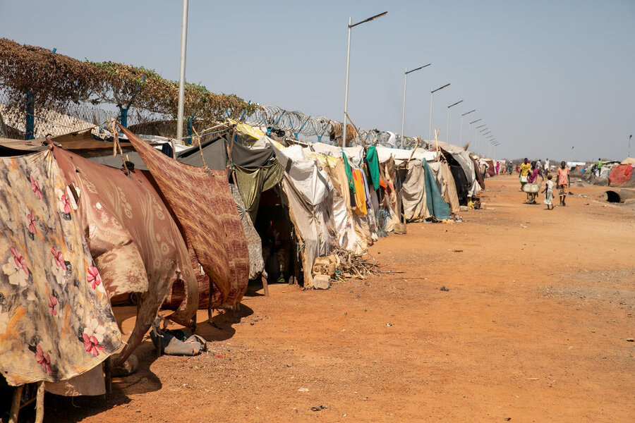 Tents lined up at Renk transit centre in South Sudan. Photo: WFP/Eulalia Berlanga