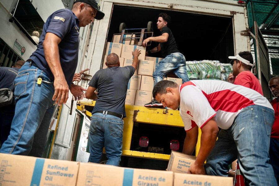 Men unloading WFP food boxes from a truck. Photo: WFP/Gustavo Vera