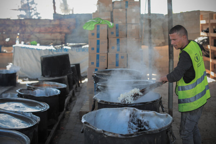 A WFP employee stirs large vats of simmering food in Gaza. Photo: WFP/Mohamed Hinnawi
