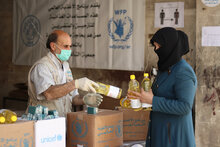 Food distribution in Aleppo, Syria - WFP/Khudr Alissar
