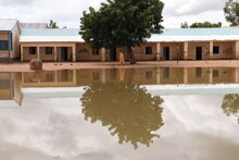 Photo: WFP/Petroc Wilton. Hoawatako Primary School in Beletweyne, Somalia, almost deserted as floodwaters rise. 