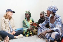 Princess Sarah Zeid interacts with women and girls in the Minawoa refugee camp (Maroua region)
