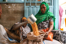 photo: WFP/ Michael Tewelde, Food distribution to refugees in the Kebribeyah refugee camp, Ethiopia Somali Region. 