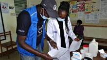 Staff from WFP and the nutrition department of the Nairobi Metropolitan Services collect nutrition data from health centres in Nairobi’s informal settlements. WFP/photogallery