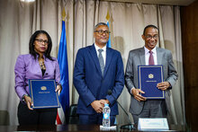 Dr. Miryan Vieira, Secretary of State for Foreign Affairs and Cooperation;  Dr Gilberto Silva, Minister of Agriculture and Environment, and Chris Nikoi, WFP’s Regional Director for Western Africa.