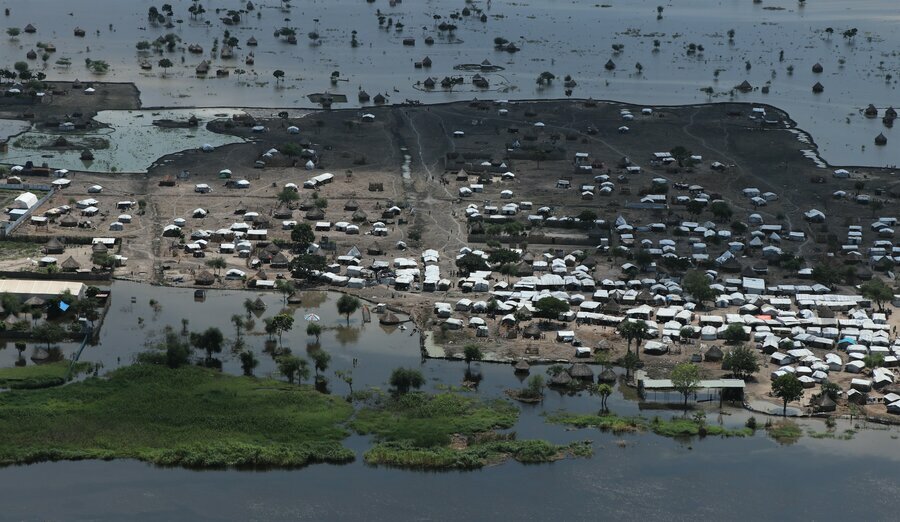 Climate: WFP at hand in South Sudan as floods threaten lives and livelihoods | World Food Programme Climate: WFP at hand in South Sudan as floods threaten lives and livelihoods | World Food Programme