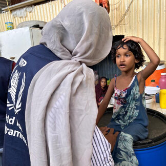 Djibouti. WFP Staff Linda Kayad interacting with young girl. Photo: WFP/Deborah Nguyen