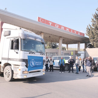 Trucks containing WFP food are crossing the border from Türkiye to Syria as part of the emergency response following the earthquakes that struck Türkiye and Syria on February 6, 2023