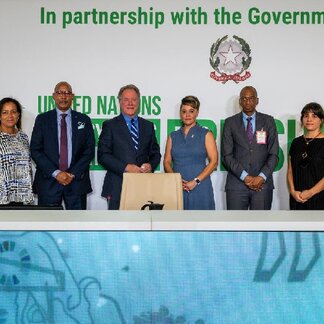Former Executive Director, David Beasley with WFP staff and government officials in the emerging school meals coalition, a Ministerial session focused on school meals programs as drivers of food system transformation.
