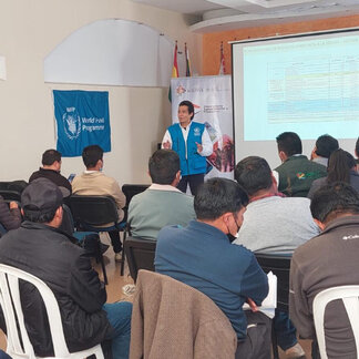 WFP staff carry out a training for mayors from different municipalities in Bolivia.