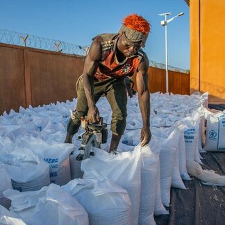 A man re-sacking WFP food