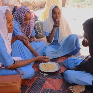 Home-grown school feeding, pupils enjoy a meal at a WFP-supported school.