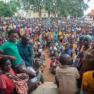 A crowd of newly displaced people in Erati district, Nampula province, gathered to receive food assistance