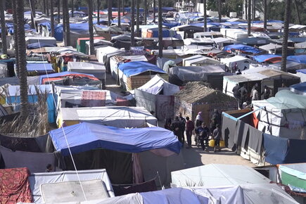 As Famine Closes in on Gaza, Aid is Being Held Up at Check Points (ForTheMedia)