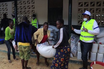 WFP Food Distributions in Quarantined Areas Help Prevent Spread of Ebola (For the Media)