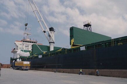 WFP Ship Brings Desperately Needed Wheat Into Crippled Beirut Port as Lebanon Goes into Partial Lockdown (For the Media)