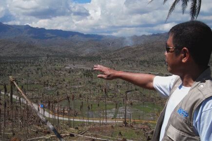 Philippines Typhoon: Food Aid Helps Wrecked Village Start Again