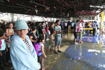 WFP Relief To Typhoon Haiyan Survivors (For The Media)