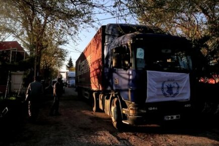 UN Convoy Brings Food Into Syria From Turkey