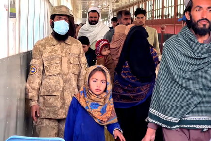 Thousands of Afghans Forced to Leave Pakistan Arrive Cold and Hungry at the Border (ForTheMedia)