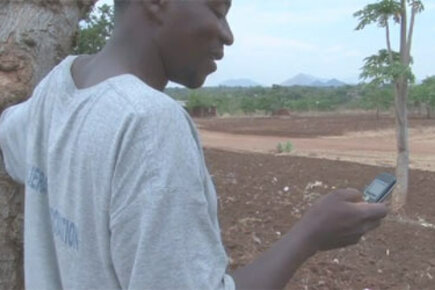 Poor Malawi Farmers Receive Cash Through Mobile Phone