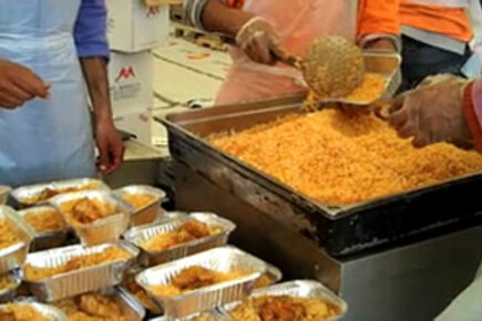 Hot meals at Tunisian-Libyan border