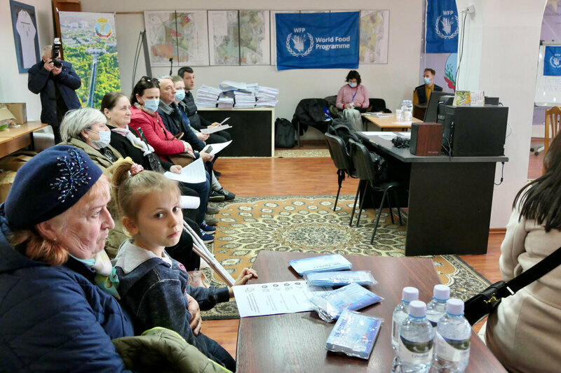 Vera, a Moldovan, waits in line at the newly set-up WFP base in Chisinau, with the 7-year-old daughter of her Ukrainian guests.