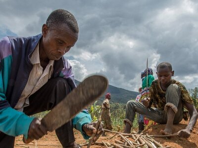 Photo: WFP/Rein Skullerud Men and women working on a community land