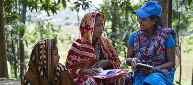 Photo: WFP/Photolibrary WFP staff talking to beneficiaries